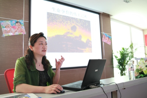 姚红校长在开班典礼上发表精彩演讲